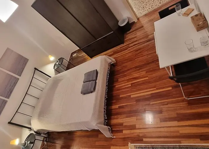 Efi\'S Cozy And Bright One-Bedroom Apartment