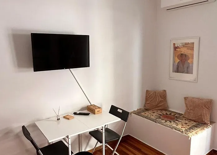 Efi\'S Cozy And Bright One-Bedroom Apartment