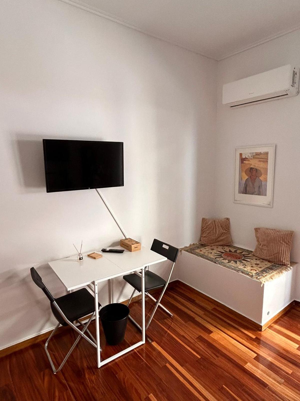 Апартаменты Efi's Cozy And Bright One-bedroom *