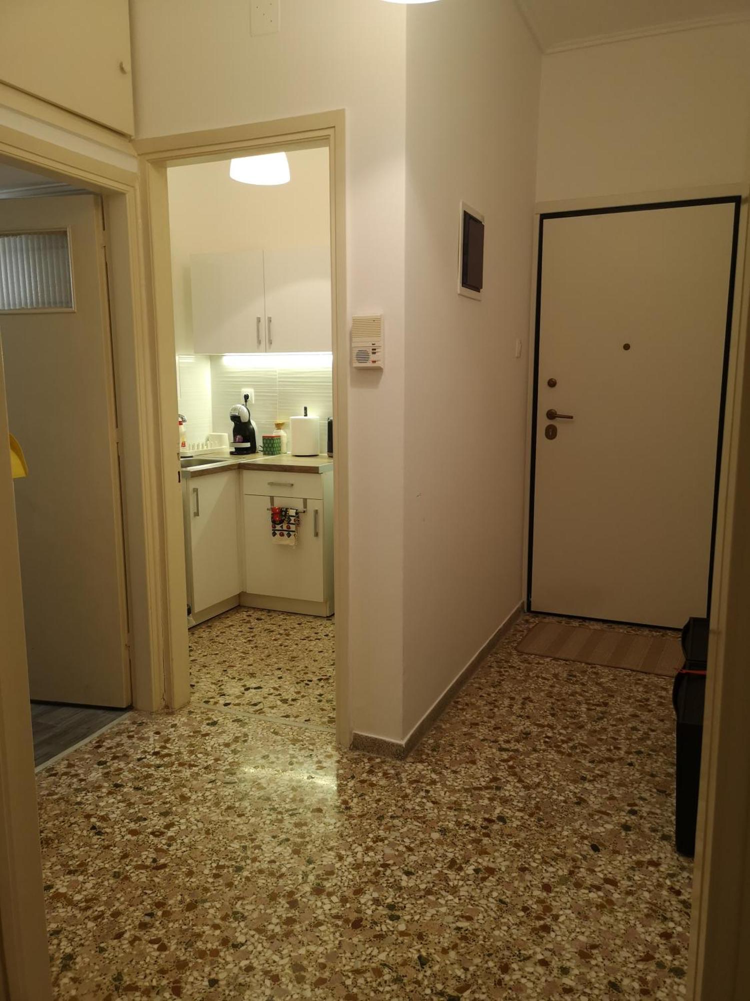 Efi's Cozy And Bright One-bedroom Apartment